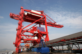 宁波港国际集装箱码头起重设备项目